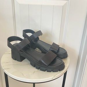 Black summer sandals!
